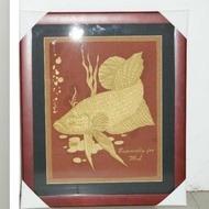 HIASAN DINDING IKAN KELISA BERSULAM BENANG EMAS