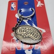 GANTUNGAN San Antonio Spurs NBA Gold Keychain (imported)