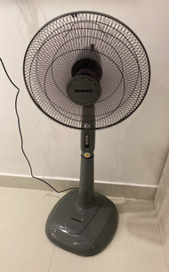 Quạt đứng Senko DH1600 có chức năng hẹn giờ công suất 47W cực mát tiện lợi cho mọi gia đình - Hàng c