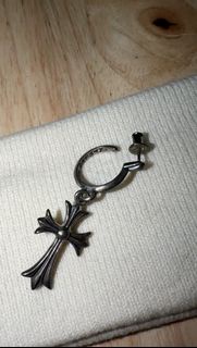 Chrome Hearts Tiny Cross earring