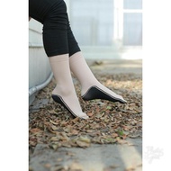 Size XL - SOKA Black Sole Brown Socks