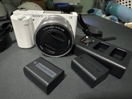 白色 Sony ZV-E10 4K 相機連鏡頭