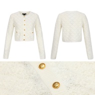 URBAN REVIVO เสื้อสเวตเตอร์ถักแฟชั่นสตรีแขนยาวปุ่มสีทองด้านหน้าเสื้อแจ็คเก็ตคาร์ดิแกนสีขาว