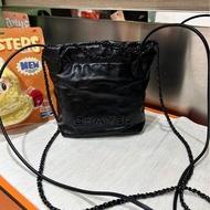 Chanel 22 mini so black calfskin