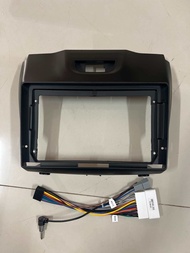 295บาท หน้ากากพร้อมปลั๊กตรงรุ่นAll New D-max/ MU x / CoLoradoปี2012-2019 สำหรับจอขนาด 9 นิ้ว ช่องไฟฉ