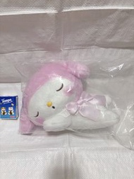 Melody 垂耳訓覺趴姿蝴蝶結毛公仔 日版 Sanrio FURYU 景品 2025 現貨