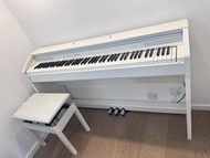頂級入門首選 Casio Privia PX-760純白色數碼鋼琴，購自柏斯琴行，連原裝琴凳。 少用，整體外觀良好。功能正常，音色優美。 其中一個琴鍵略帶輕微二手使用感，不影響日常練習與彈奏。 北角寶