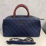 香奈兒chanel牛皮保齡球，午夜藍手提斜挎包，蜥蜴手柄23開
