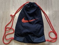 Nike Brasilia Gym Sack 索繩袋（黑紅）