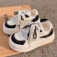 Fufu รองเท้าลําลองสีขาวสําหรับสตรี 2024 ฤดูใบไม้ผลิสไตล์ใหม่หนาส้นสูงสไตล์วิทยาลัยหนังด้านบนรองเท้า 