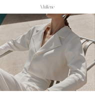 [Mullene] Statement Crop Blazer / เสื้อเบลเซอร์ ทรงครอป คอปก กระดุมซ่อนด้านหน้า ดีเทลตรงข้อมือ