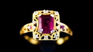 (R180 ชื่อแบบ "มธุรดา") : แหวนตัวเรือนทองประดับพลอยทับทิม ล้อมเพชรแท้ (Ruby)