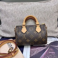 LV新款老花speedy nano枕頭包