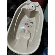 CHARACTER BABY TUB - MICKEY BABY TUB
