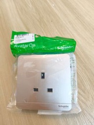 全新 施萊德13A英式插座 （未拆開）