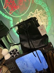 多年正版正貨商標門市現貨 可免息分期  Vintage louis vuitton lv Epi black leather 黑色 🧸Drawstring水桶袋bucket bag  袋 handba