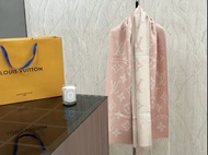 💜LOUIS VUITTON  LV Scarf Shawl 羊絨斜紋流蘇圍巾披肩 粉白色