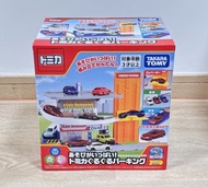 全新未開 Tomica立體多層停車場玩具 大大盒 （連 Toyota Supra GR 合金車仔）Parking Garage Playset