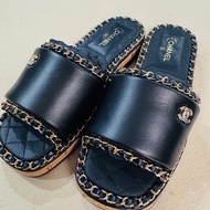 香奈兒Chanel  全新黑色皮革CC 鍊條軟木鞋底涼鞋36號