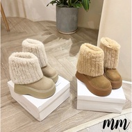 ️ ️ Luxurious fur collar boots