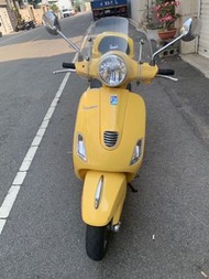 PIAGGIO VESPA LX 125 IE 一手車庫車 原廠 加裝 側保桿.擋泥板.第三箱.小風鏡.腳踏墊 原地倒過車 有點小擦傷 台中楓樹里可看車 售價63000