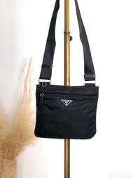 【日本直送 名牌中古包】PRADA 普拉達 黑色斜肩包 經典三角標誌 尼龍 復古 vintage