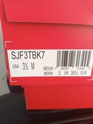 New Balance 兒童足球鞋