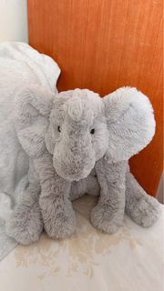 Jellycat 退休趴趴大象
