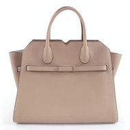 Valextra Milano 手提包，Sahara（灰褐色）中等柔軟小牛皮材質，淺金色五金配件，附防塵袋，成色極佳。義大利製造。原價：¥781,000。