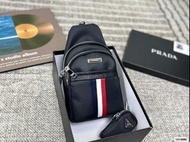 Prada普拉達 黑色防水布紅白藍條紋胸包