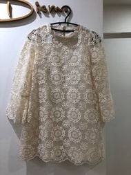 全新正韓Dobe Korea女神款超仙女氣質布蕾絲軟歐根紗荷花袖口七分袖米杏色短洋裝，適合尾牙婚宴婚禮約會