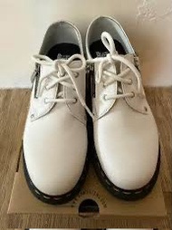 Dr. Martens 白色拉鍊皮鞋