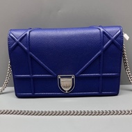 Dior 深蓝色盾牌链条包