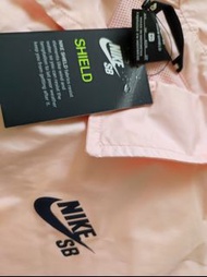 原價$2480 全新 吊牌 Nike SB 粉紅風衣 XS號 迷彩 nigo ape 滑板 tech pack fleece nsw kaws aj4 dunk low 衝鋒衣 bff