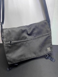 กระเป๋า Messenger Bag จากแบรนด์ PORTER INTERNATIONAL