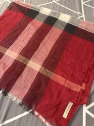 Burberry 紅色格紋圍巾