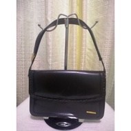 Esquire Collection sling bag
