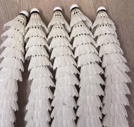 7成新舊羽毛球 Supreme