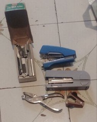 SUN 牌 藍色手動縫紉機 + 釘書機 + 打孔器 + 拆釘器
