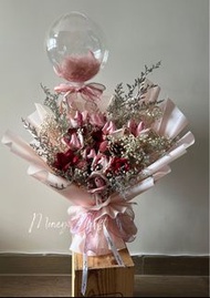 鈔票花 / 永生花 / 摺錢花 /香皂花 / 銀紙花 / 番梘花 / 乾花 / 玫瑰花 / 玫瑰熊 / 拉錢氣球 / 自訂花束 / 花盒 /唯一的愛 / 我只寵你一個 / 小王子 / 波波花束 / 波