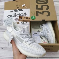 Spot
 Adidas yeezy boots 350 V2