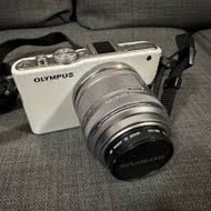 想找一台olympus E-PL3 以上機, 連鏡頭  $300
