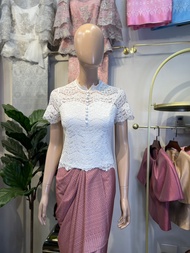 Carisa เสื้อลูกไม้อย่างดี เสื้อแขนสั้นสีพื้น รุ่นนี้เป็นผ้าลูกไม้เนื้อนิ่ม ละมุนสบายผิว งานตัดเย็บเท