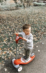 สกู๊ตเตอร์ตัวแรกของลูกน้อย Radio Flyer My 1st Scooter Red
