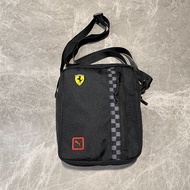 PUMA  - กระเป๋าพกพา Scuderia Ferrari SPTWR Race รุ่น P22  (2สี)