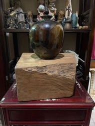 100%台灣百年牛樟木金磚塊/無上漆/含油高/香濃沙士味/高21公分寬46公分深41公分重量20公斤/一律先付款後出貨/全台到府免運費
