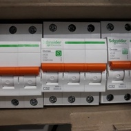 Premium Product Mcb New Domae 3Phase 32A Domf01332 Schneider
