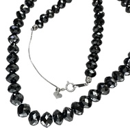 สร้อยคอผู้หญิงมือสองประดับเพชรสีดำ 202.00 กะรัตในทองคำขาว 18K น้ำหนัก 41.4 กรัม ยาว 49 ซม.