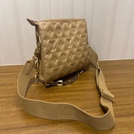 路易威登 Coussin PM 肩背包 M21263 Monogram 皮革米色