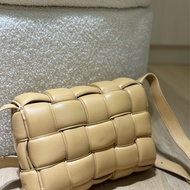 狀況極好美品✨BV羊皮編織枕頭包